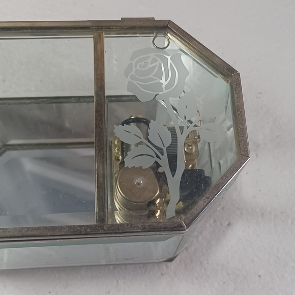 Vintage music box Frosted Etched rose Flower Clear Glass Music Box  condition is - Picture 5 of 8